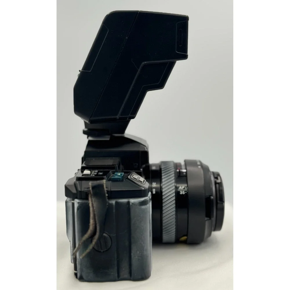 Minolta Maxxum 7000 Film Camera With 2800 AF Flash - 2 Straps Manuels ETC